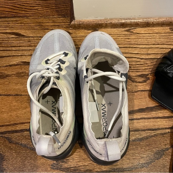 Nike Vapormax Flyknit in Cream and Gray - Picture 3 of 5